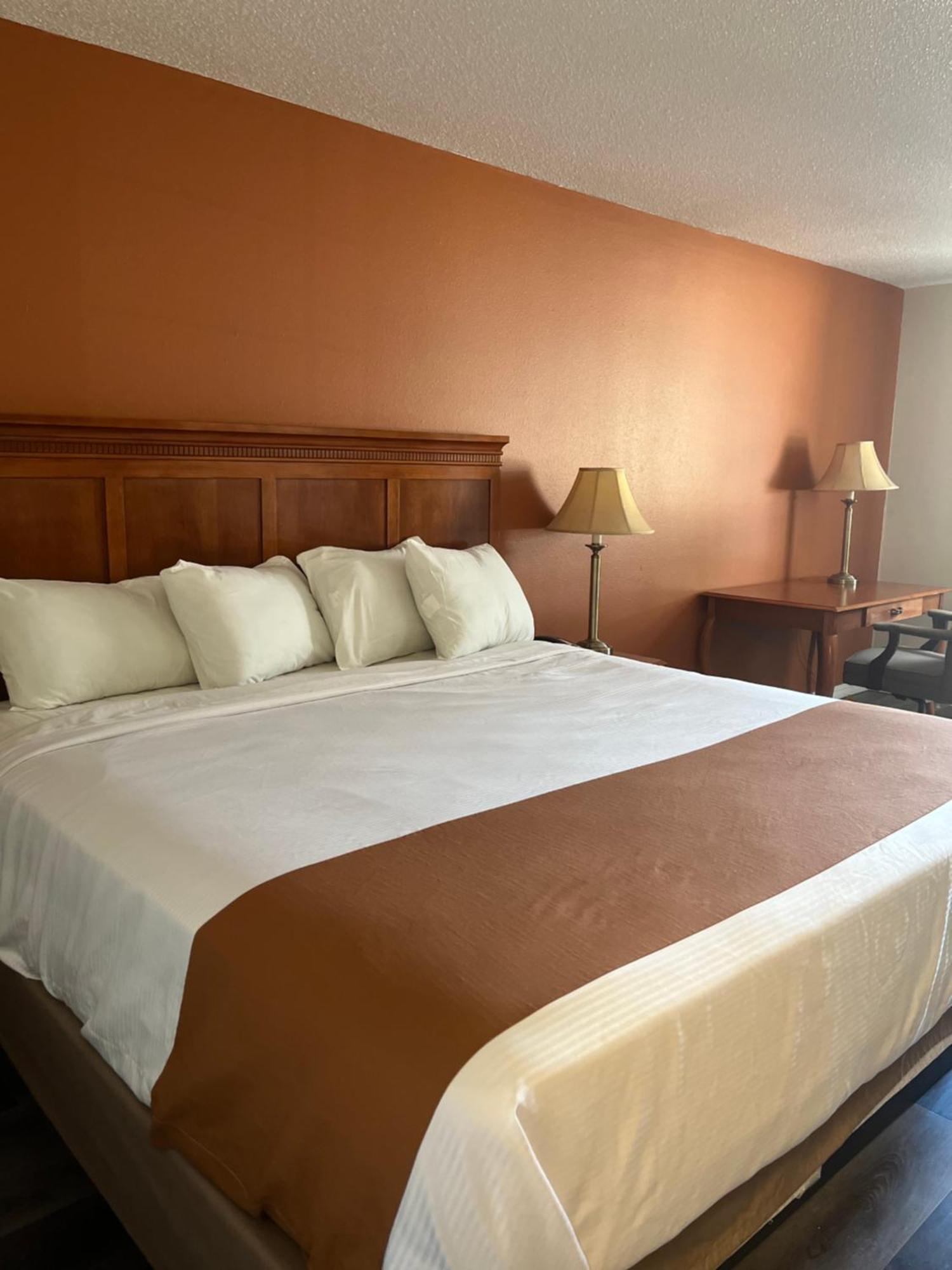 Regency Inn & Suites Anoka 외부 사진